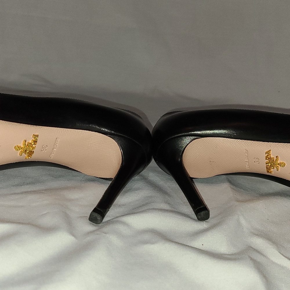 Prada Milano Black Leather Pumps - Picture 3 of 5